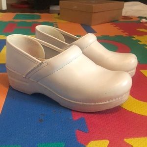 Dansko white clogs (38)